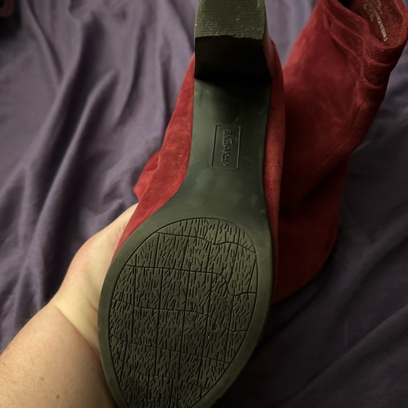 Red suede booties - Picture 2 of 5